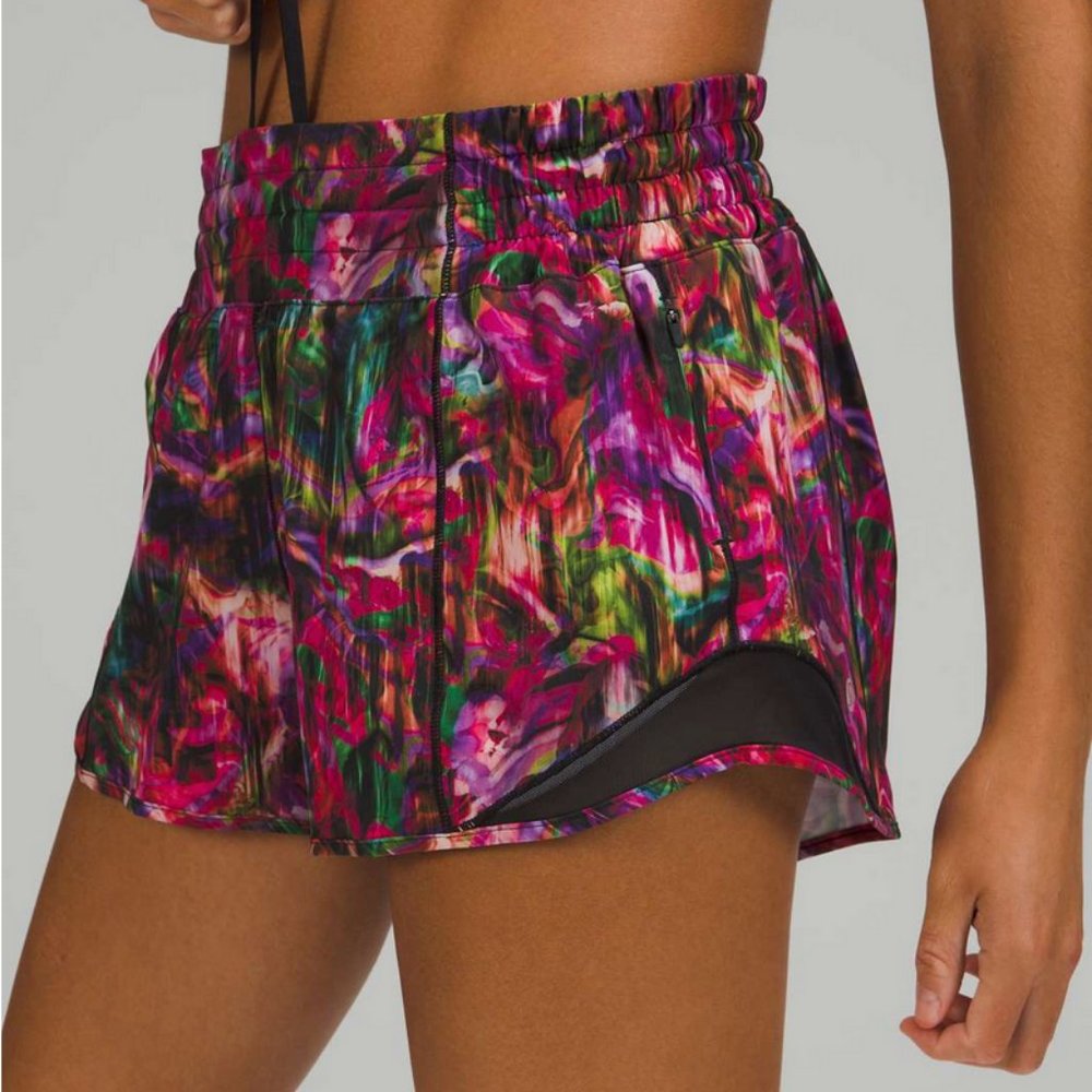 Lululemon Hotty Hot High Rise Shorts 2.5" Hyper Flow Pink Multi / Black, size 8